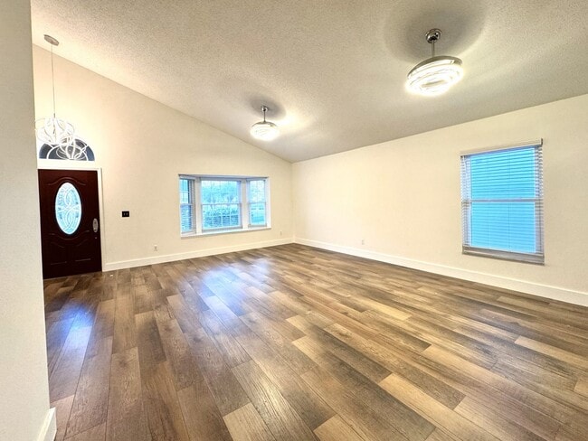 Photo - 4 bedroom, 2 bathroom home located in Stoneybrook