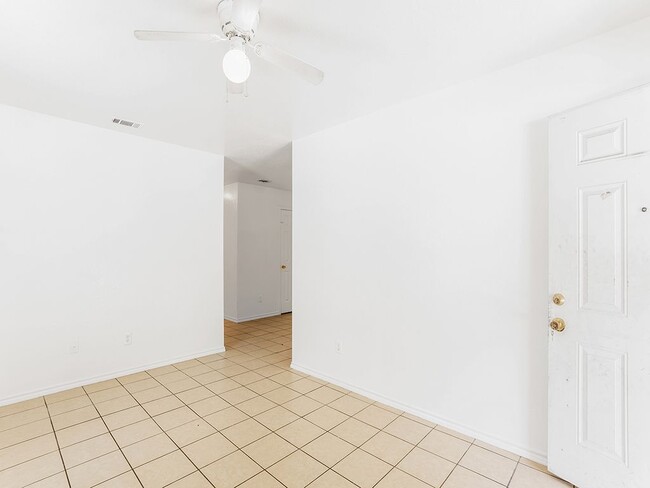 315 Isbell Rd