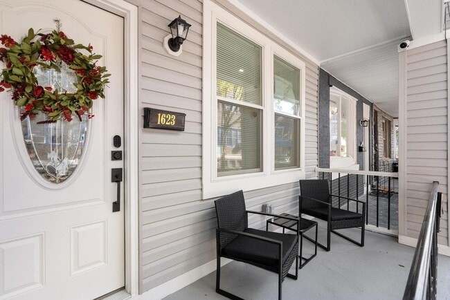 Photo - Luxurious 3-Bedroom Townhome in Point Breeze! Available NOW!