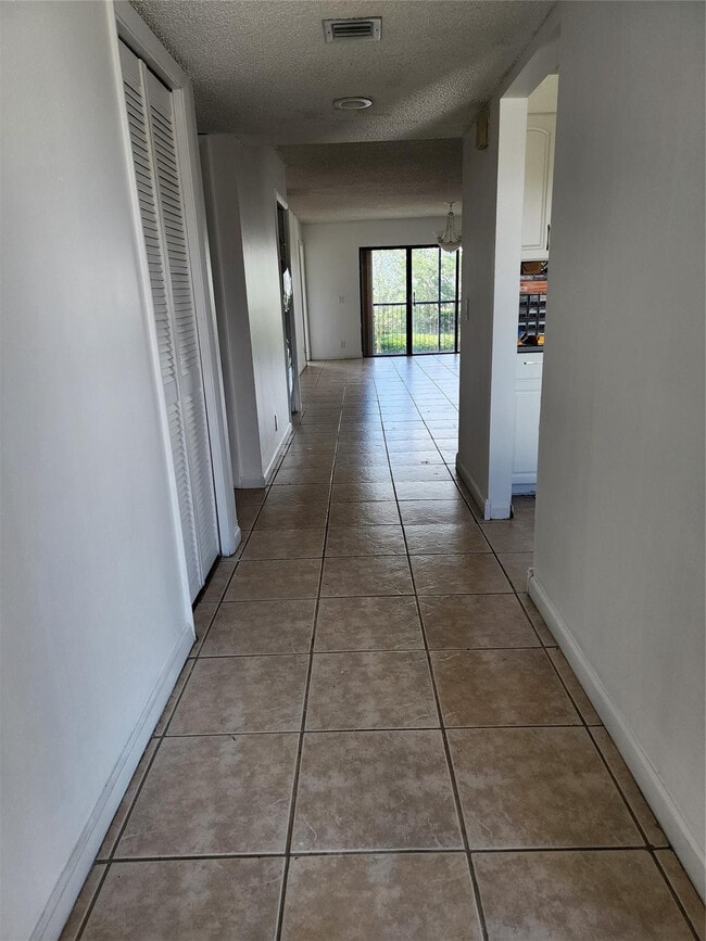 390 Racquet Club Rd Unit 204