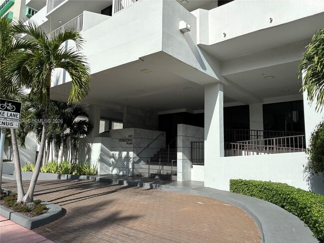 Building Photo - 4301 Collins Ave Unit 402