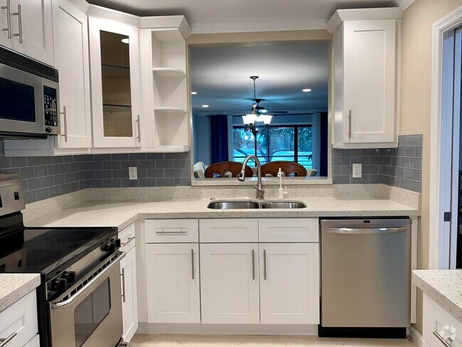 Building Photo - 2900 SW 22nd Cir Rental