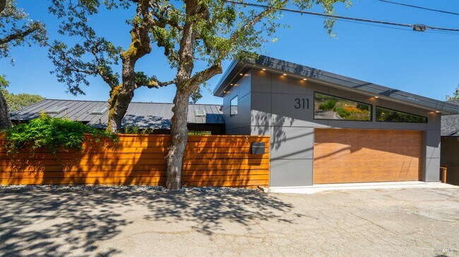Photo - 311 Grandview Ave