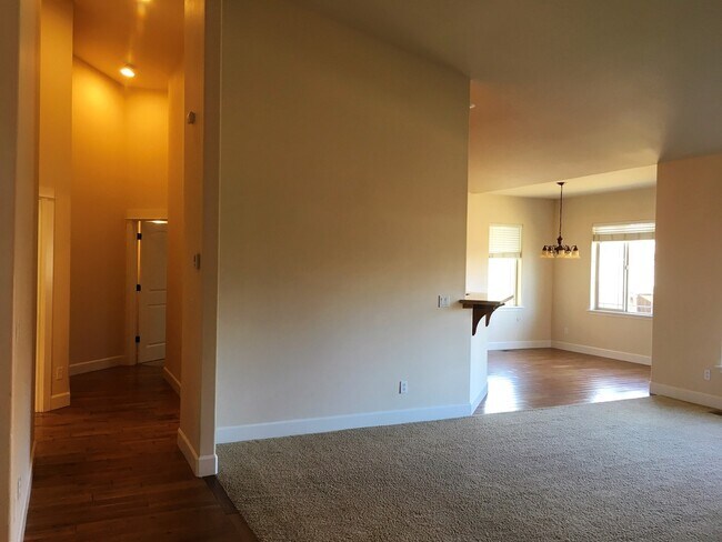 Photo - Relaxing Home With Beautiful Touches!