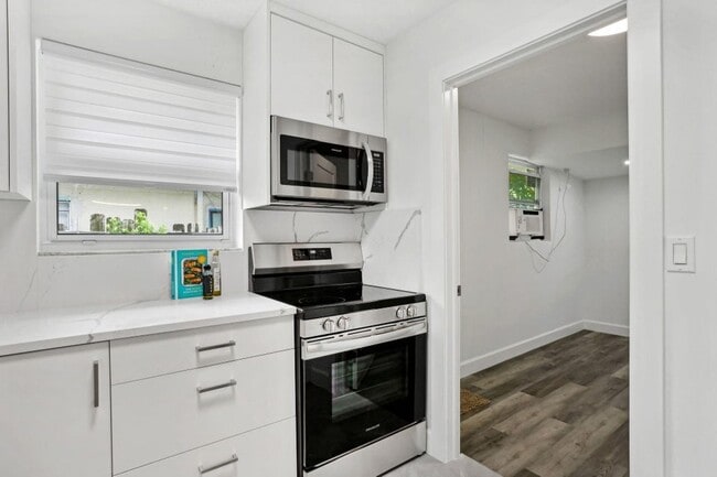 Photo - 604 SE 4th Ave