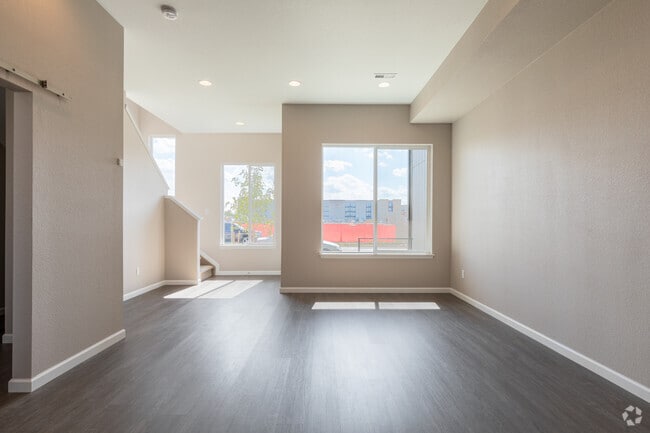 3HAB, 2,5BA - 1.734SF - The Duplexes at Greyhound Park