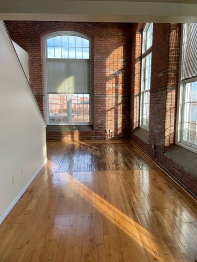 Photo - Victoria Riverside Lofts