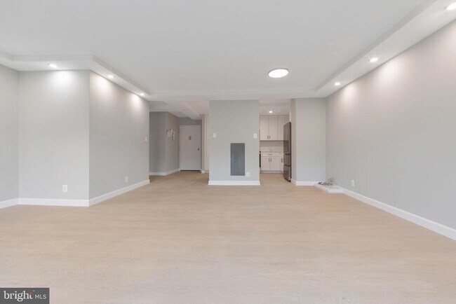 Photo - 205 Yoakum Pkwy Unit 516