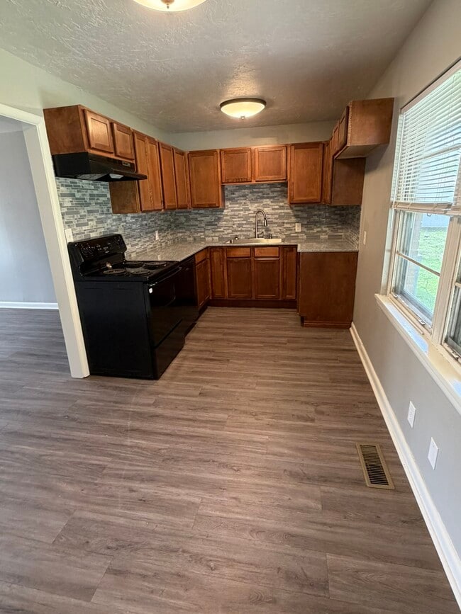 Photo - 740 Highland Pky