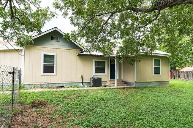 Photo - 408 San Saba St Townhome