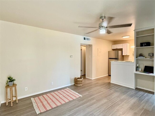Building Photo - 1000 W 26th St Unit 107 Rental