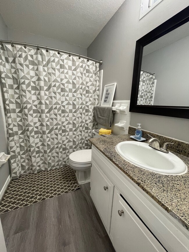 Photo - Faronia Square