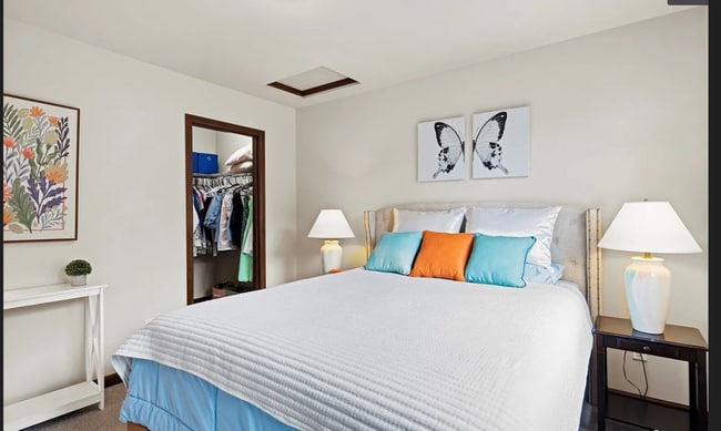 Building Photo - 15630 31st Pl W Unit Bed room 1