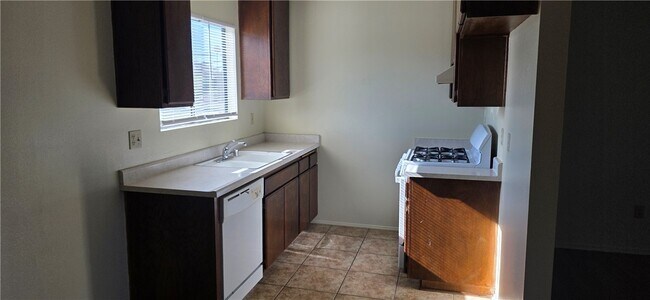 1319 Oakwood Dr W Unit 27