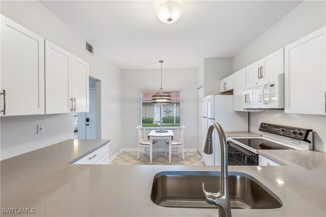 Photo - 725 Saratoga Cir Unit 102