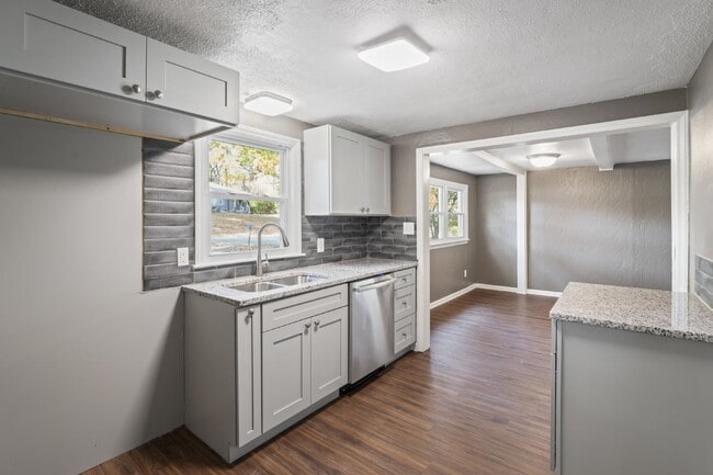 Photo - Charming 2 Bedroom Home in KCK! First Month Rent Free!