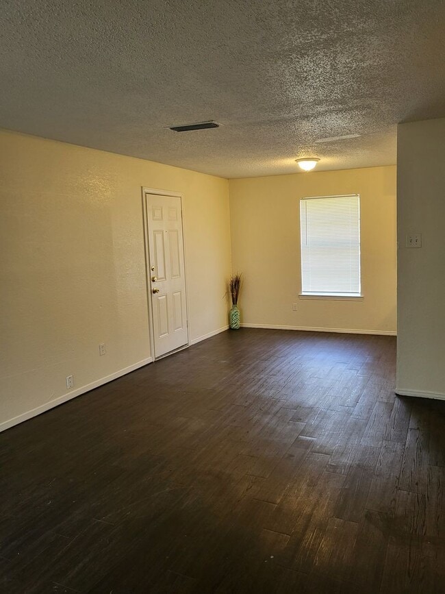 Photo - 1417 Laura Ln