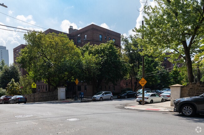 Photo - Riverdale Gardens