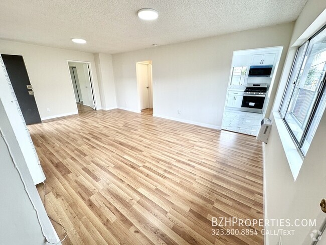 Building Photo - Newly Updated 2Bed 2Bath with Balcony!!! Unit 3 Rental