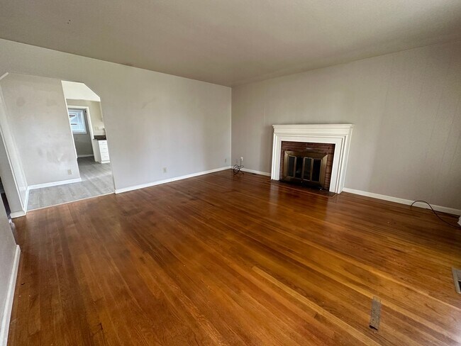 Photo - 3 Bed/1 Bath Home with Yard in Tahoe Park