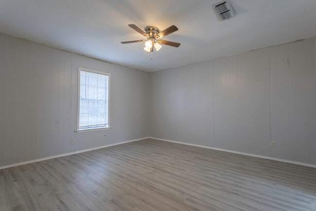 Photo - 497 Joyce St