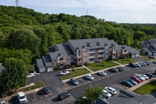 Building Photo - Second Floor Front Facing 2 Bedroom in a G... Rental