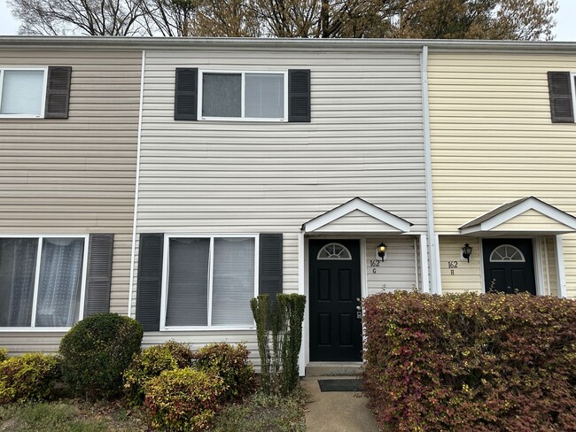 Townhouse in Newport News - Townhouse in Newport News