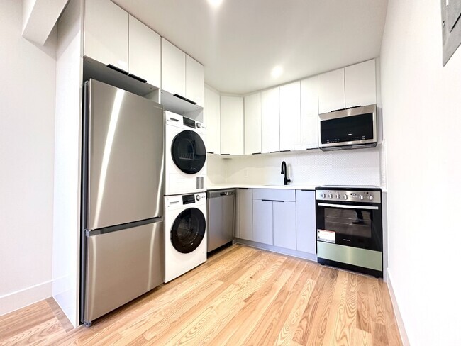 Building Photo - 2322 Bedford Ave Unit 3B Rental