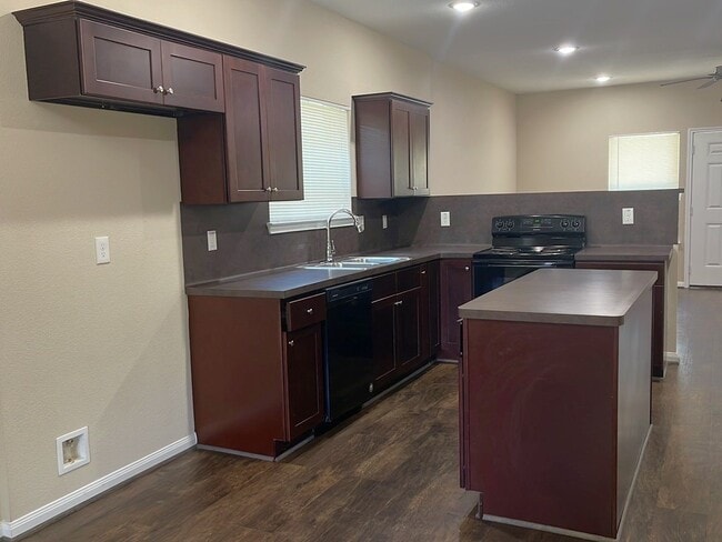 Photo - 8138 Gallahad St