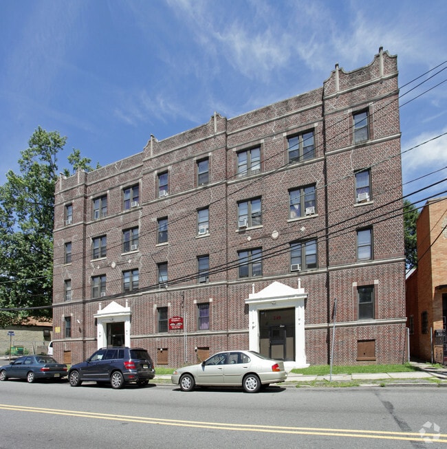 749755 Chancellor Ave Apartments For Rent in Irvington, NJ