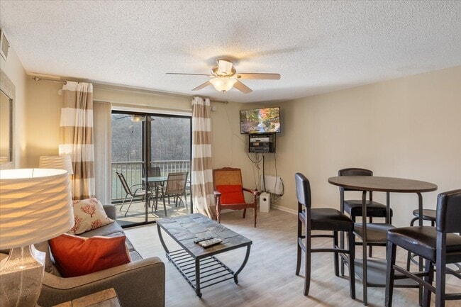 Photo - 611 Lazy Days Rd