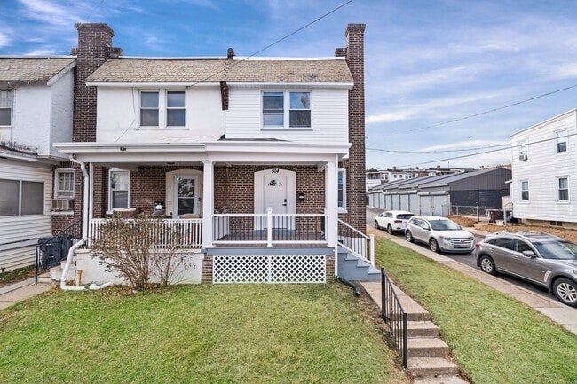 Photo - 504 W 26th St