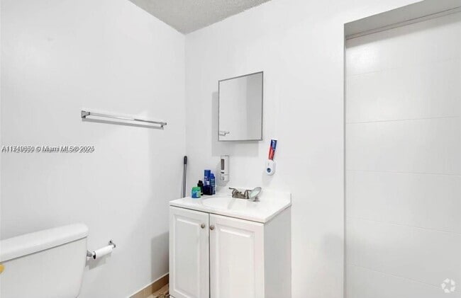 Building Photo - 7420 SW 31st St Rental