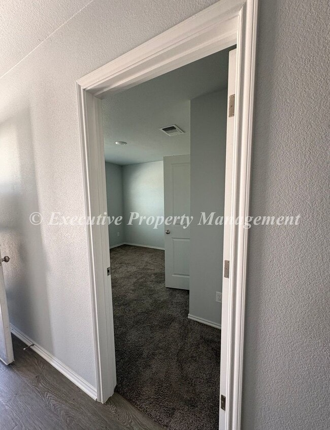 Photo - 1211 Lexington Dr