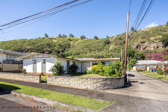 Building Photo - 1428 Ala Iolani St