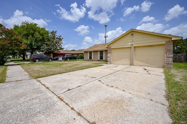 2667 Grand Canyon Dr