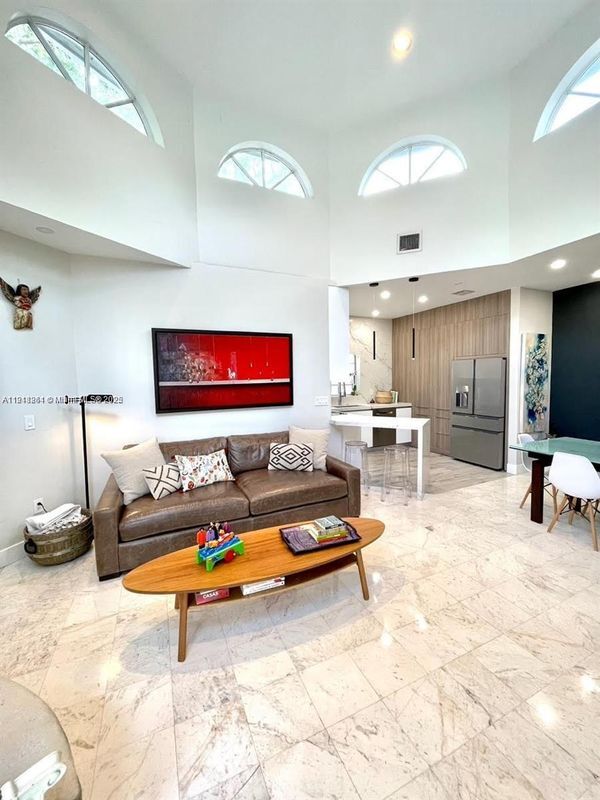 Photo - 3070 Allamanda St