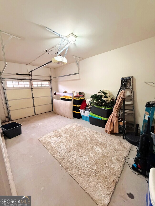 Photo - 2708 Beynon Ln NE