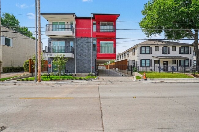 Photo - 2217 N Fitzhugh Ave Unit 206