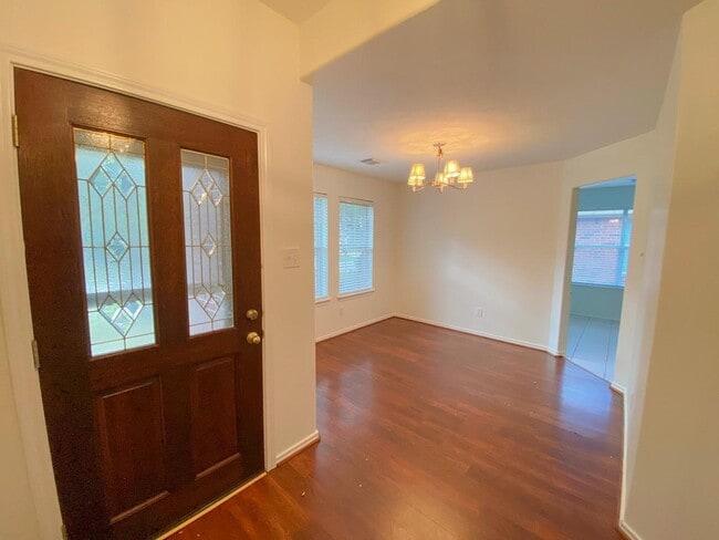 Photo - 54 N Queenscliff Cir