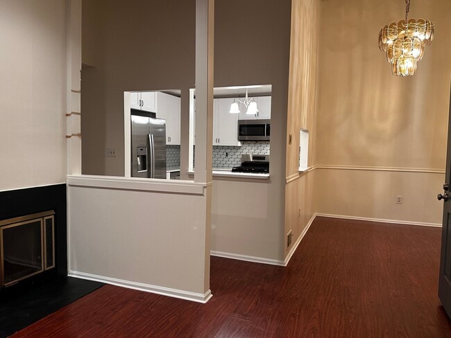 Photo - 479 Danbury Ln