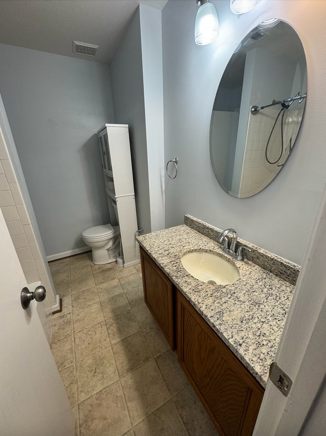 Photo - 302 Grosvenor Ln Unit 1