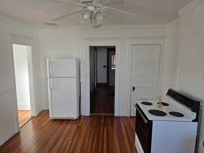 Building Photo - 19 Dartmouth St