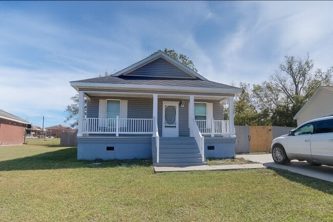 Building Photo - COMING SOON! Rental