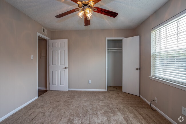 1 BD, 1 BA - 750SF - Bedroom