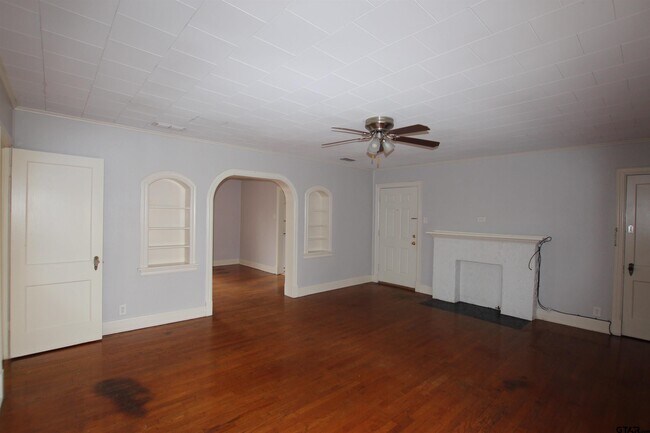 Photo - 132 Rowland Pl