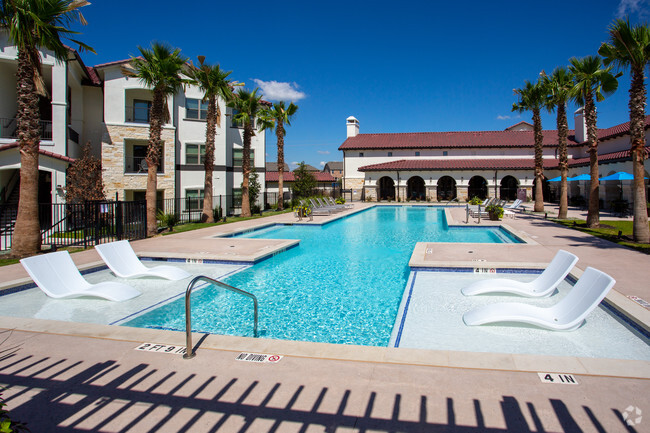 Resort-Style Pool - Oxford at Santa Clara Apartments