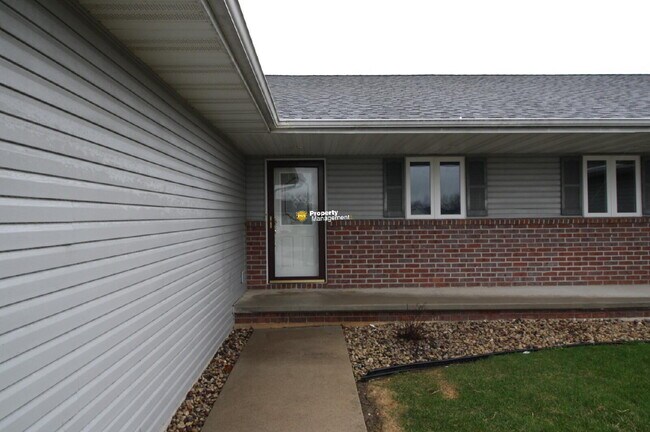 Photo - 3 Bedroom, 3 Bath Duplex in Greenville