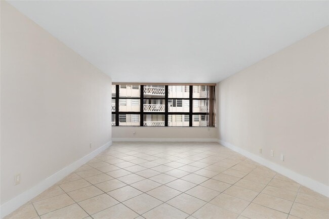 Photo - 1440 Brickell Bay Dr Unidad 705