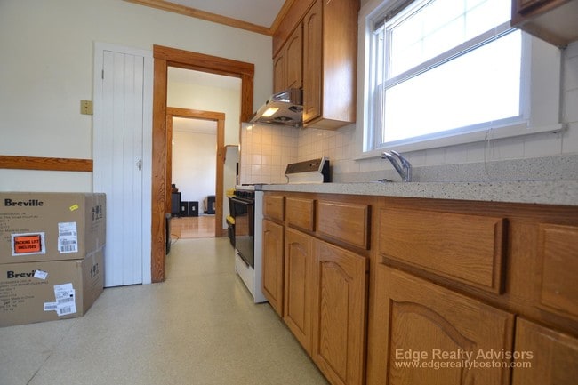 Building Photo - 95 Bennett St Unit 1 Rental